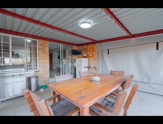 2 BEDROOM TOWNHOUSE FOR SALE IN WIERDAGLEN ESTATE